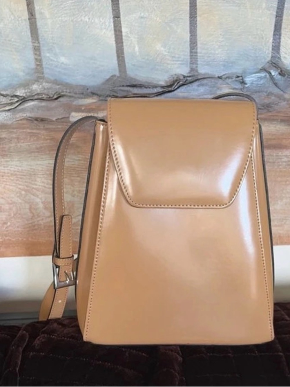 Structured Tan Leather Crossbody Bag with Adjustable Strap